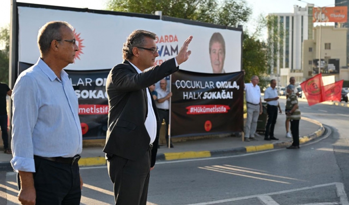 CTP, “Çocuklar okula, halk sokağa, Hükümet istifa” sloganıyla eylem yaptı