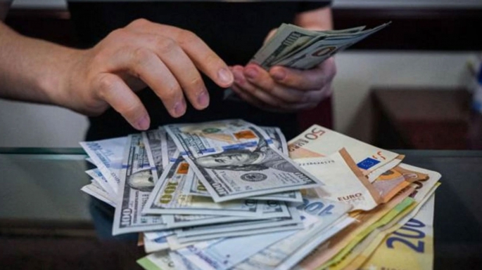 Dolar, Euro ve Sterlinden yeni rekor