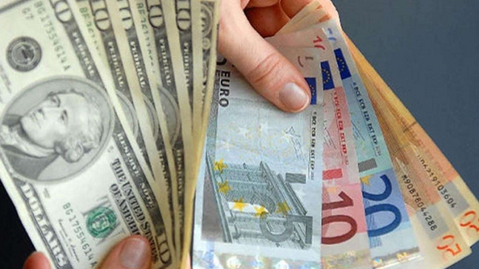 Dolar, Euro ve Sterlinden yeni rekor