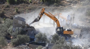 İsrail askerleri Batı Şeria'da Filistinlilere ait evi yıktı