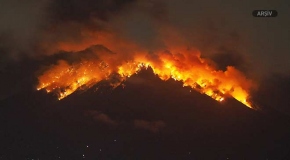 Endonezya'da Anak Krakatau Yanardağı'nda patlama