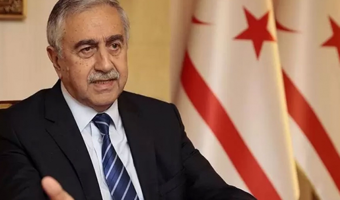 Mustafa Akıncı ambulansla hastaneye kaldırıldı